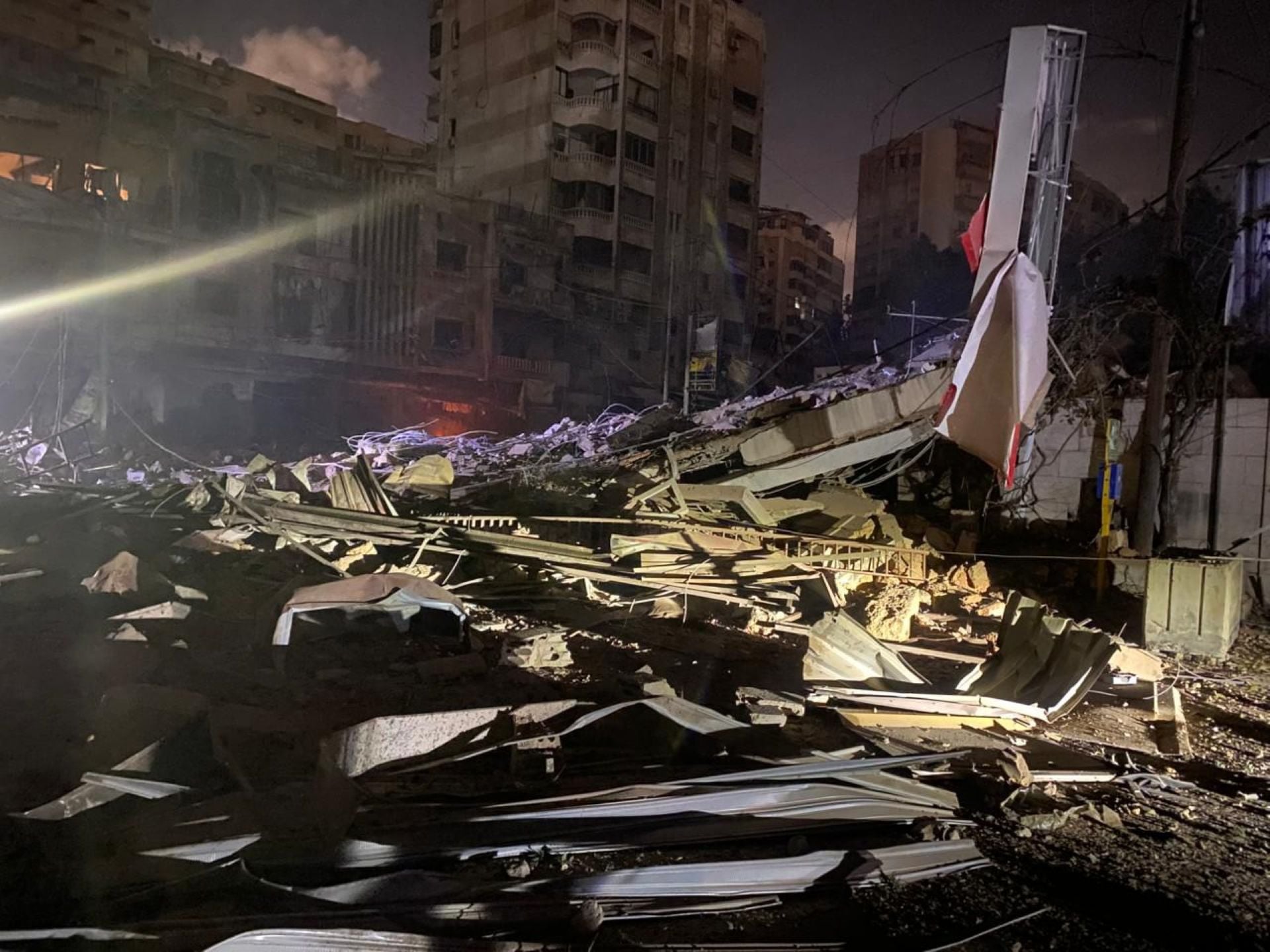 بالفيديو ـ استهداف محطة الأمانة في المريجة وغارات وقصف مدفعي جنوبًا